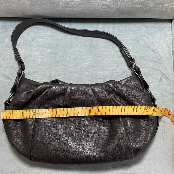 EUC Simply Vera brown pleated pebble leather shoulder hobo bag 14“ x 8.5“ x 2“ - Picture 17 of 17